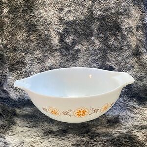 Vintage 1960 Pyrex Town & Country Cinderella
Bowl 444 4QT